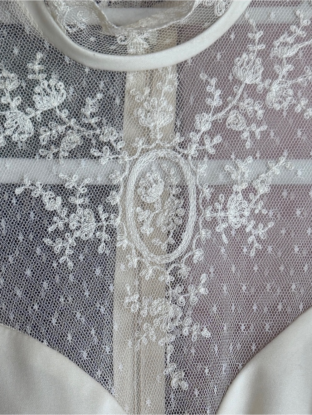 📸PHOTOS ONLY📸 VINTAGE 1980 CUSTOM Ivory Long-Sleeve Lace & Satin Bridal Gown - Picture 9 of 14